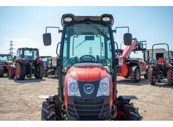 Tractor Kioti CK 3530C-EU cabina cu AC, transmisie manuala si incarcator frontal de vanzare