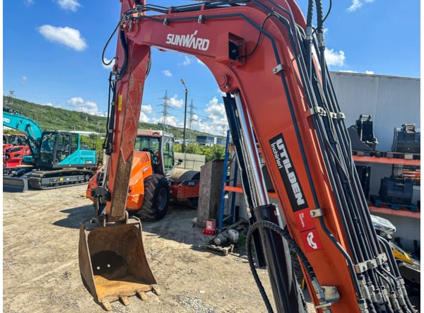 Midiexcavator SUNWARD 90uf  + Picon 400 kg de vanzare