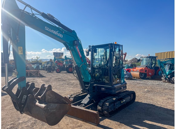 Midiexcavator SUNWARD 60 uf DISPONIBIL PENTRU INCHIRIERE de vanzare