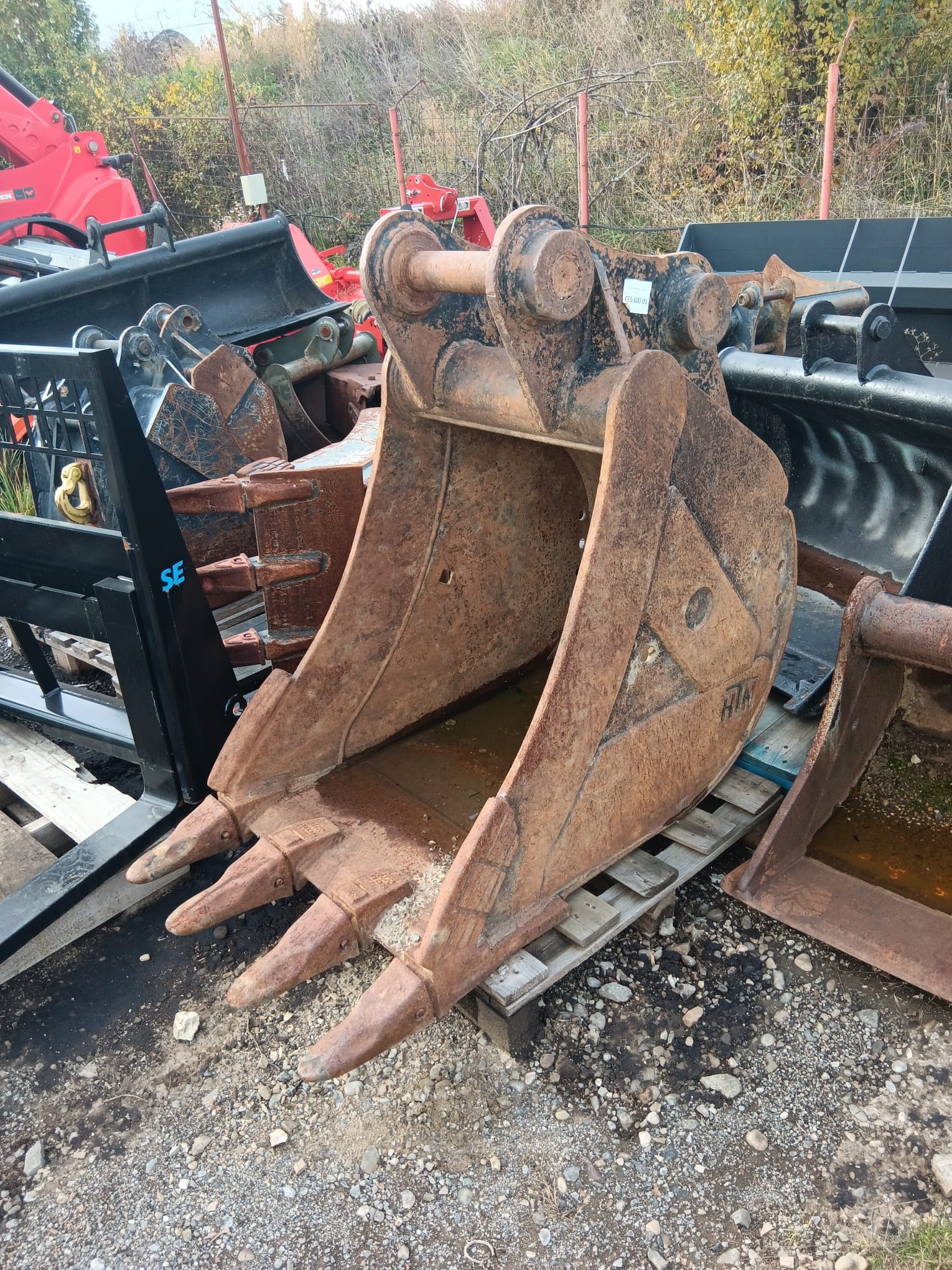 Cupe midiexcavator Cupa excavare 700 mm -- Sunward 155F (cuplare pe bolturi)--