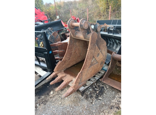 Cupa midiexcavator UtilMAX Cupa excavare 700 mm -- Sunward 155F (cuplare pe bolturi)-- de vanzare