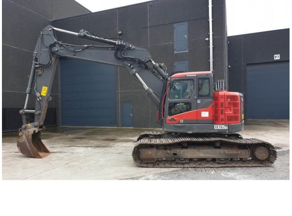 Excavator senile Volvo ECR 235 DL de vanzare