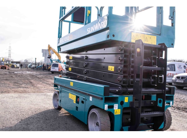 Nacela Foarfeca SUNWARD SWSL1212DC / 12m  de vanzare