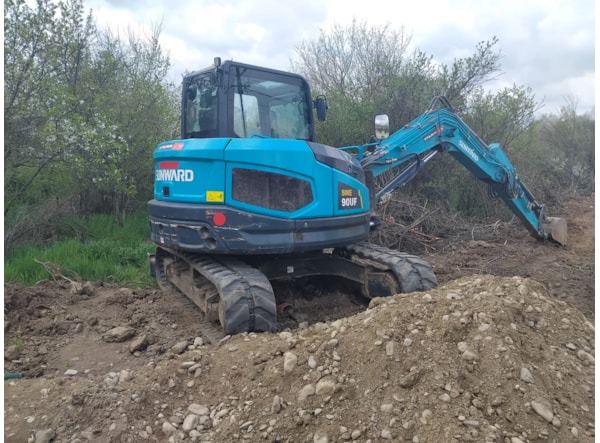 Midiexcavator SUNWARD 90UF de vanzare