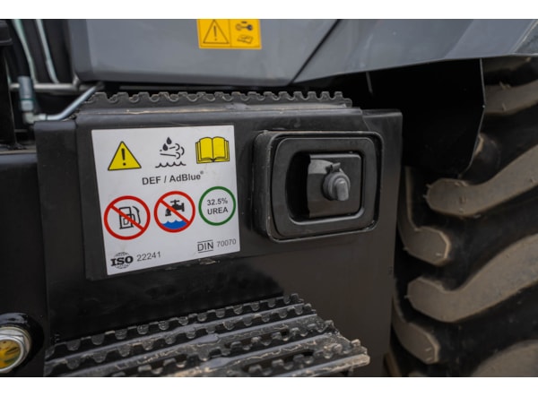 Buldoexcavator CUKUROVA  888XG  STAGE V roti egale -pompa axiala Bosch Rexroth- 2 ani Garantie  de vanzare