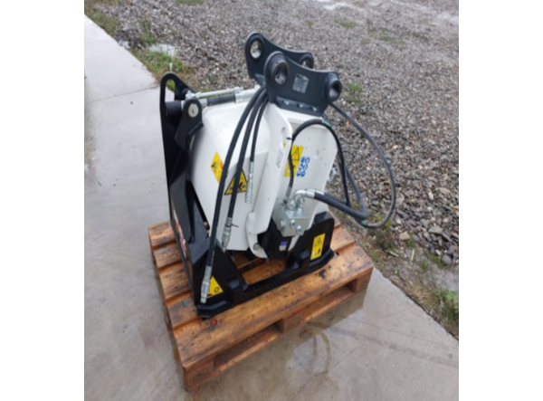 Midiexcavator SUNWARD SWE 90 UF + freza de asfalt gratuit SIMEX PLB 400 de vanzare