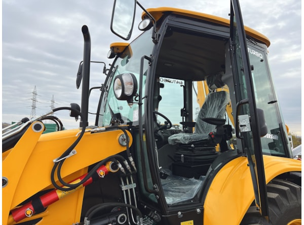 Buldoexcavator CUKUROVA 885 STAGE V Echipare Pro de vanzare