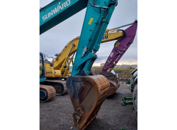 Excavator senile SUNWARD 215F R de vanzare