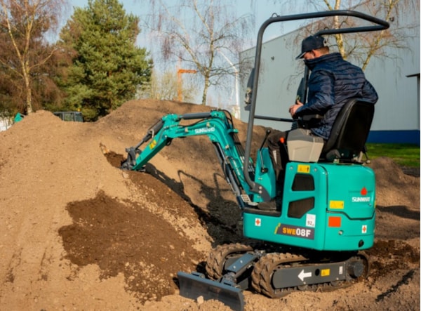 Miniexcavator SUNWARD SWE 08F de vanzare
