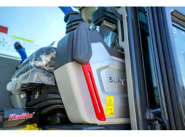 Midiexcavator SUNWARD SWE 90 UF + PICON GRATUIT de vanzare