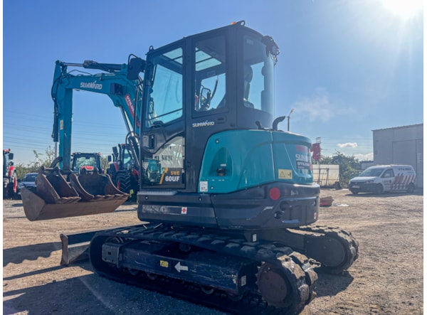 Midiexcavator SUNWARD 60 uf DISPONIBIL PENTRU INCHIRIERE de vanzare