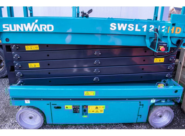 Nacela Foarfeca SUNWARD SWSL1212DC / 12m  de vanzare