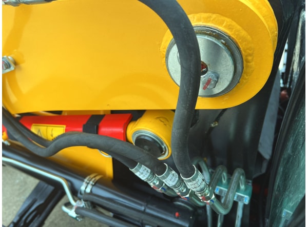 Buldoexcavator CUKUROVA 885 STAGE V Echipare Pro de vanzare