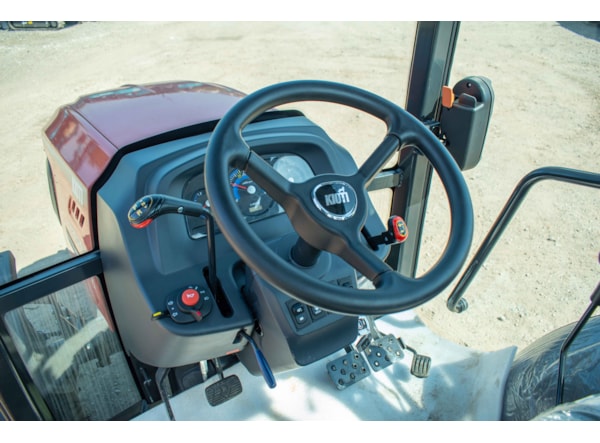 Tractor Kioti CK 3530C-EU cabina cu AC, transmisie manuala si incarcator frontal de vanzare