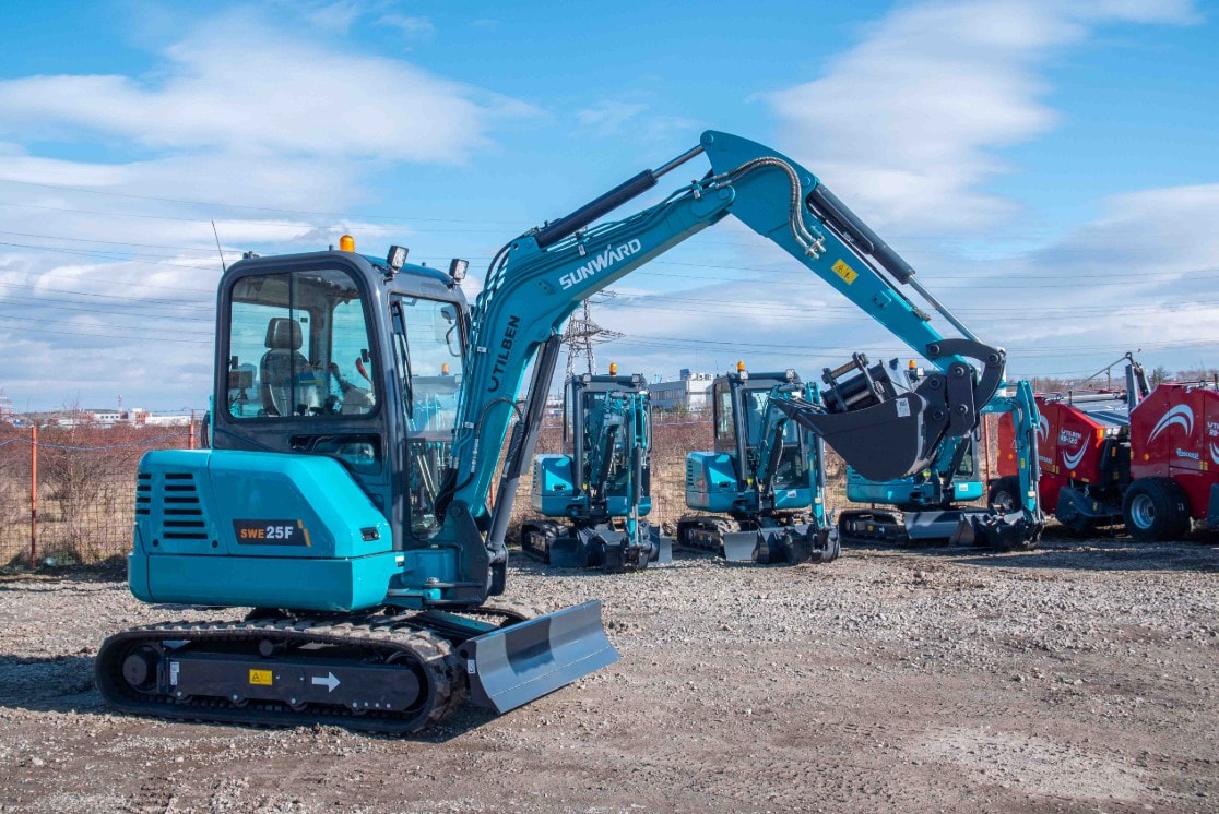 Miniexcavator SUNWARD SWE 25 F de inchiriat de vanzare